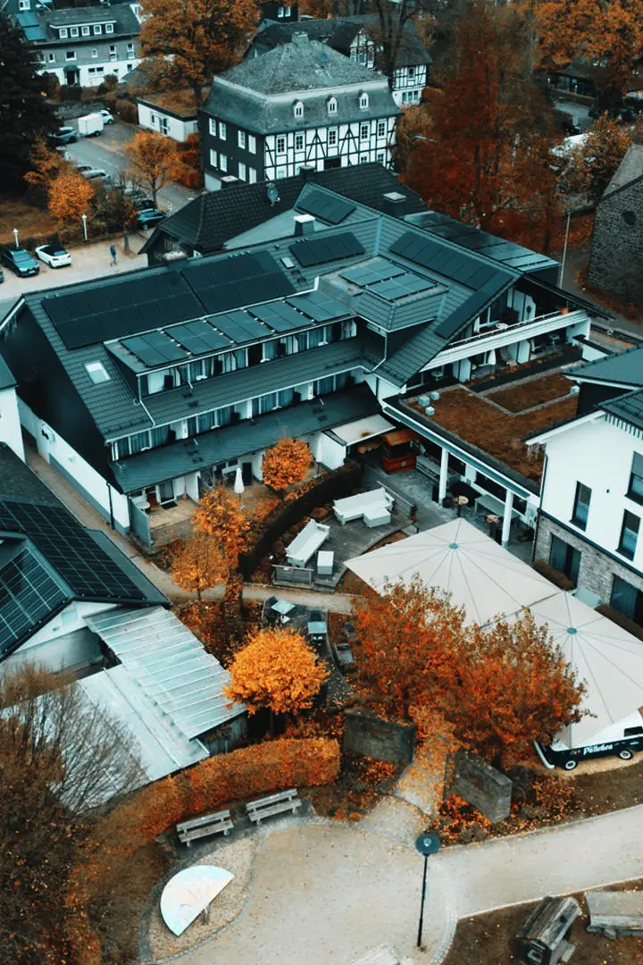 Photovoltaikanlage auf einem Hotel