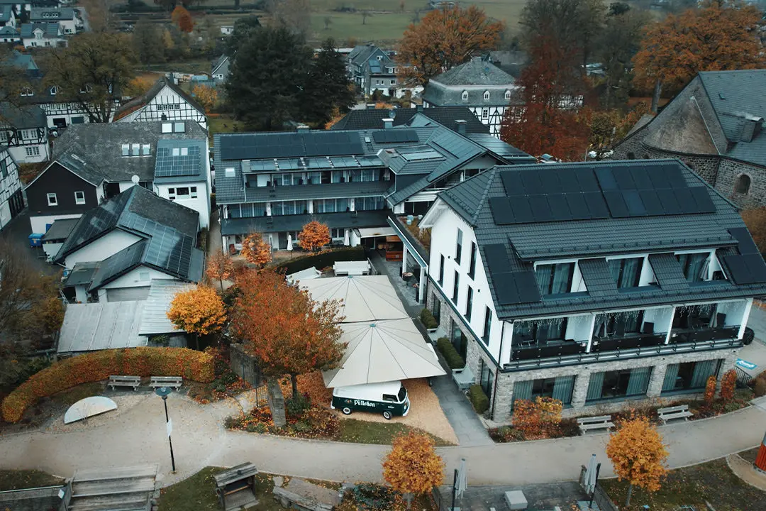 Photovoltaikanlage auf einem Hotel